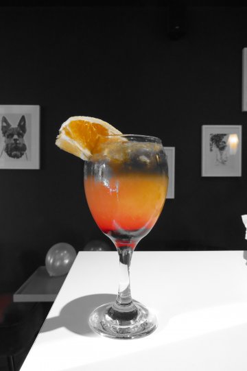 Снимка: To the moon and back Cocktail Bar 