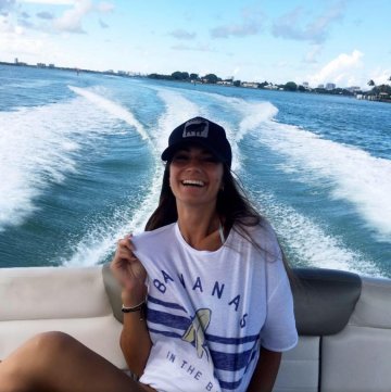 Снимки: Facebook и Instagram