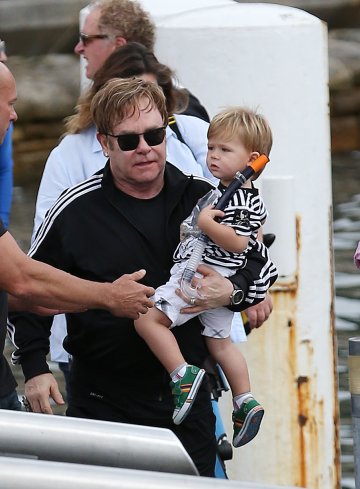 И двамата сина на Елтън Джон са родени от майка-заместител; Снимка: Splash News