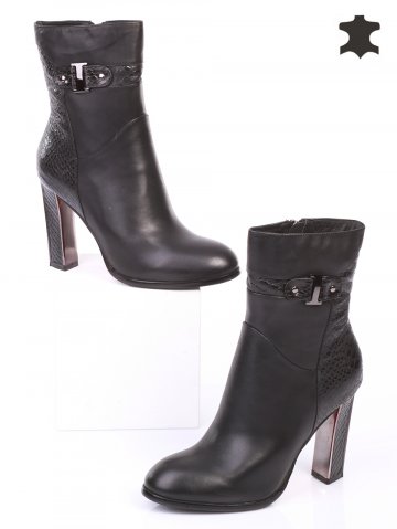 Дамски боти от естествена кожа, Намалена цена - 125 лева. Снимка: Paolo Botticelli