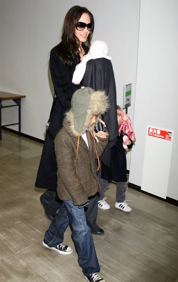 Анджи и три от децата ѝ; Снимка: Getty Images