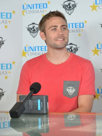 Снимка; Splash News