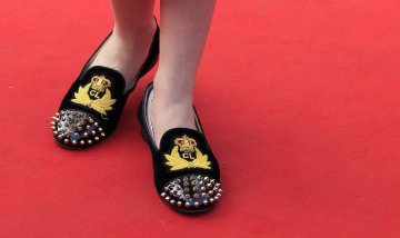 Колко ли самотна се чувства собственичката на тези обувки? Снимка: Reuters