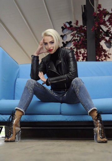 Snimka: сп. Umbrella bar Magazine