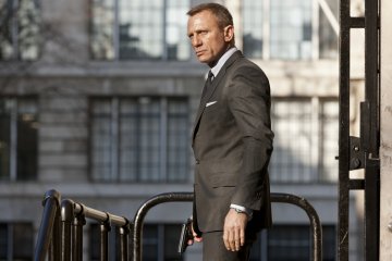 Даниел Крейг в ролята на Джеймс Бонд; Кадър от филма Skyfall; Снимка:outnow.ch