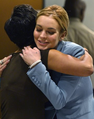 Щастливата Линдзи след решението на съдa. Снимка: Reuters