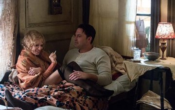 Кадър от "Те живеят в нощта". Снимка: Александра филмс