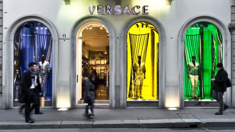 Край на кожата от кенгуру в моделите на Versace