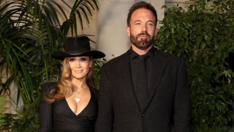 Дебют като семейство: Дженифър Лопес и Бен Афлек изцяло в черно