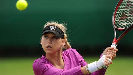 7-месечната дъщеря на Ана Курникова и Енрике Иглесиас е готова за тенис сцената