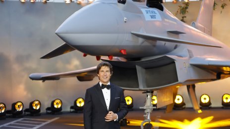 Том Круз ще снима филм в открития космос