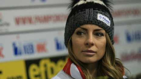 Дъщерята на Александра Жекова с първи урок по сноуборд