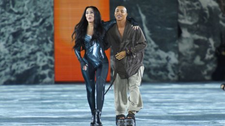 Никакво пенсиониране, бейби! 76-годишната Шер е лице на Balmain