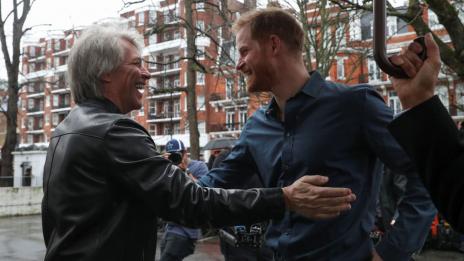 Принц Хари влезе в студиото с Бон Джоуви