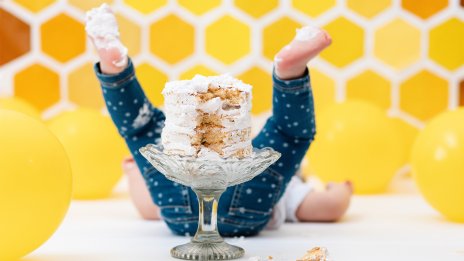 Синът на Николета Маданска стана на 8 месеца 