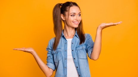 Как да носите косата си на две конски опашки?