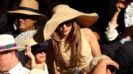 Дженифър Лопес и шапката ѝ от Ralph Lauren станаха хит на мъжкия финал на &bdquo;Уимбълдън&ldquo;