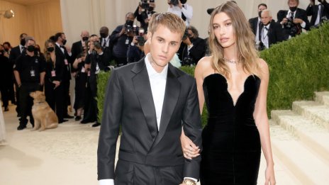 Хейли Бийбър сподели непоказвани снимки от сватбата