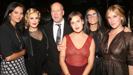 Брус Уилис и любимите му жени – събра двете си съпруги и петте си дъщери