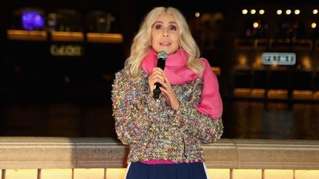 Зимни палта: Шер се вдъхнови от Круела Девил