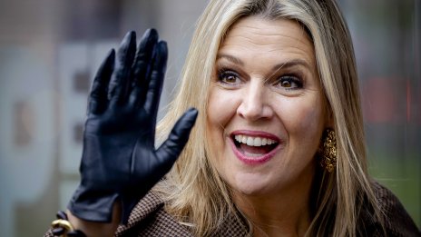 Инкогнито със стил: Кралица Максима се сля с тълпата