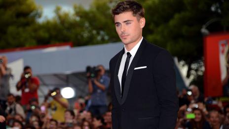 Зак Ефрон отново се мести. Свободен ли е все още?!