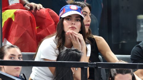 Кендъл Дженър дебютира нова прическа, вдъхновена от 90-те