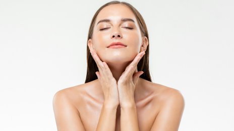 Забравете за стъклената кожа, на мода е вампирската