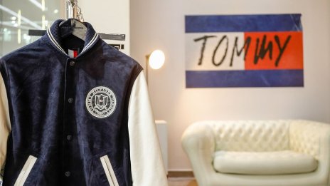Tommy Hilfiger представи на живо колекцията си за сезон есен 2022