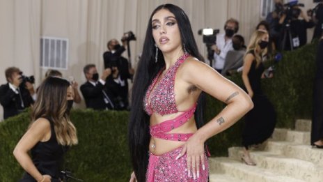 Като мама: Дъщерята на Мадона с песен