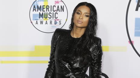 Сиара показа порасналия си син 