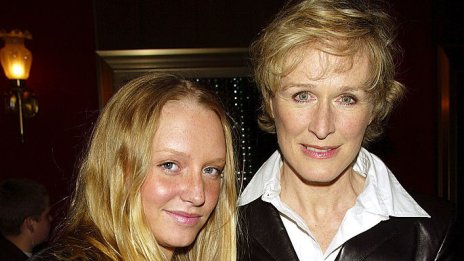 Дъщерята на Глен Клоуз пресъздаде снимка на актрисата от 1988 година