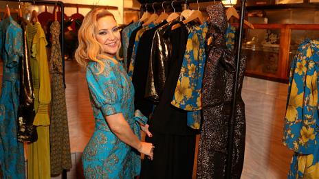 Разходки с мама, пилатес и медитация – Режимът на Кейт Хъдсън в пандемията