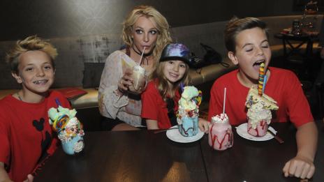 Нова драма: Бащата на Бритни посягал на синовете ѝ