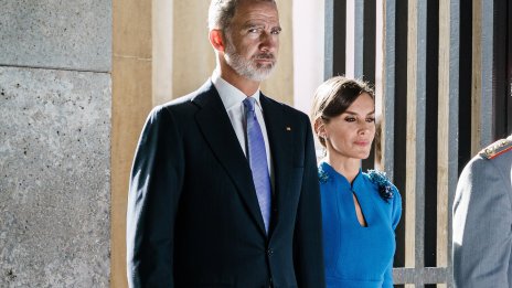 Кралица Летисия с хитовия тренд за есента: Кралскосиньо за кралици!