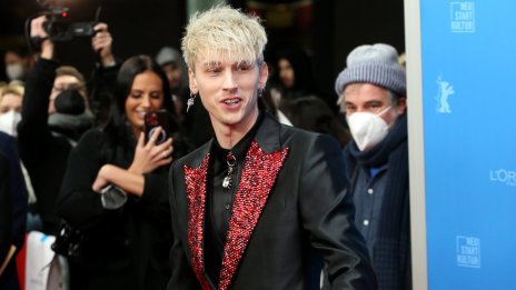 Напук на нормите: Machine Gun Kelly доказва, че маникюрът не е само за жени