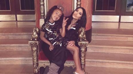 Ким призна: Пълен контрол над социалните профили на децата ѝ