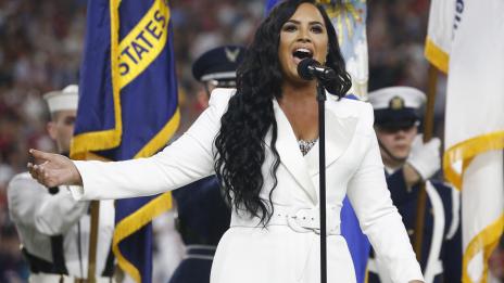 Деми Ловато очарова феновете си с нова прическа