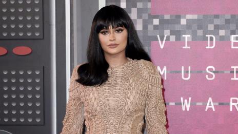 Рокли за специален повод: Кайли Дженър с кожено вдъхновение