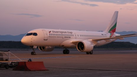 Вторият модерен самолет Airbus A220-300 на „България Еър“ пристигна в София