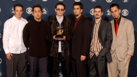 Linkin Park пускат песен с вокалите на Честър Бенингтън