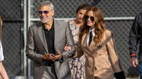 Визия на деня: Хубавата жена Джулия Робъртс в костюм на Gucci x Adidas