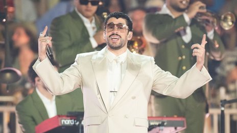Доуг 2026 е тук! Бийгълът на Bad Bunny и домашният любимец на Мили Боби Браун са звезди в специалното издание на Vogue