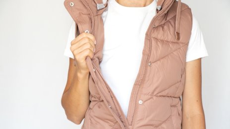 Пухен елек – ново попълнение в гардероба за есента 