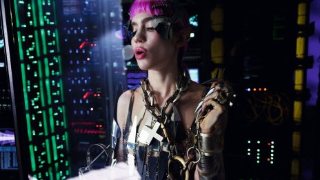 Бившата на Илон Мъск с коремче. Бременна ли е?