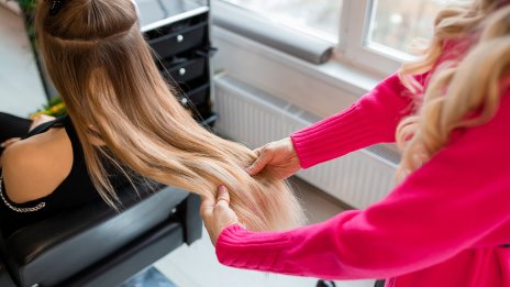 Микрокичури – новата стара техника за екстеншъни в косата