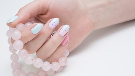 Нежност и романтика в маникюра – най-актуалните тенденции за пролет 2025