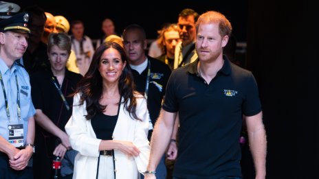 Меган Маркъл пристигна в Германия, но без годежния си пръстен – има ли проблеми с Хари?