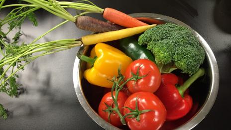 Как да миете плодове и зеленчуци, за да нямат пестициди?