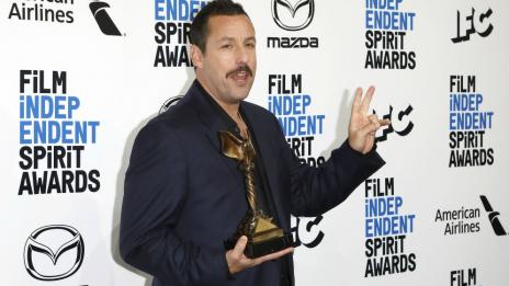 Адам Сандлър не отишъл на бала си след завършването